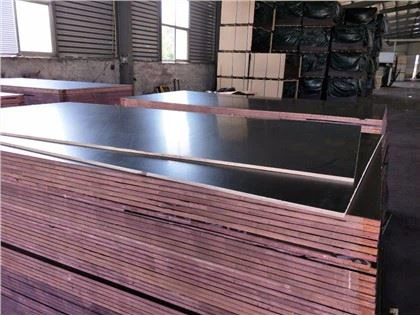 매끄러운 필름 직면 합판 WBP GLUE